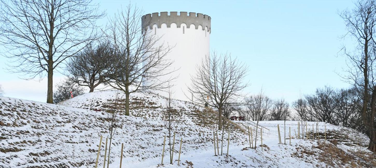 Det hvide vandtårn om vinteren