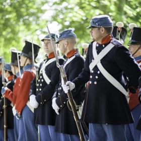 Soldater fra de historiske 6.-juli-dage