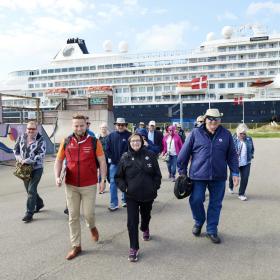 Cruise guided tour